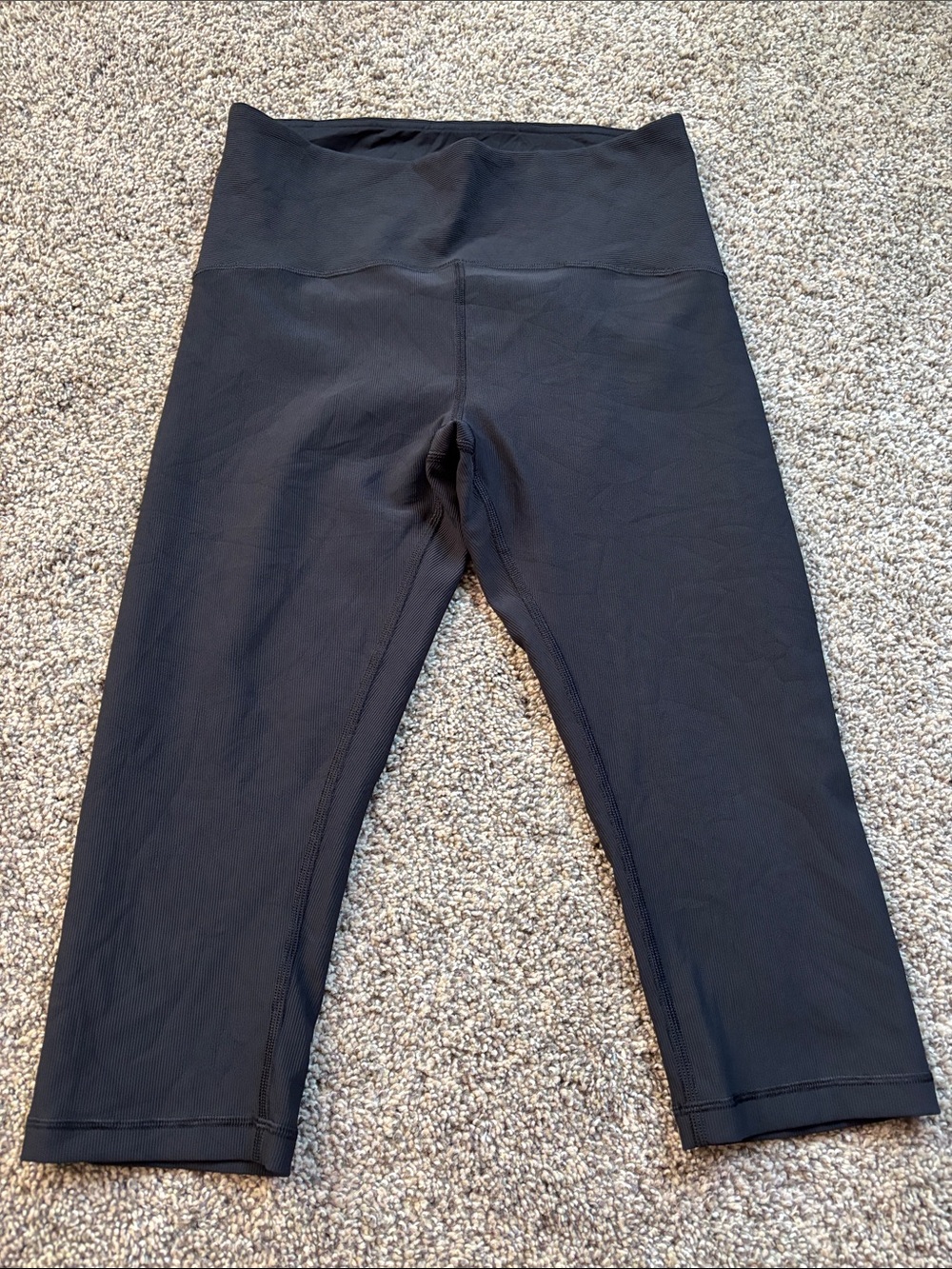 Lululemon Ribbed Contoured High Rise Crop *17" size 8 - Picture 2 of 6